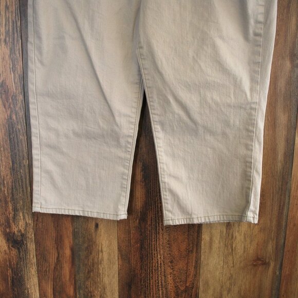 Riders by Lee Women's Mid Rise Khaki Capri 10M - Picture 4 of 6